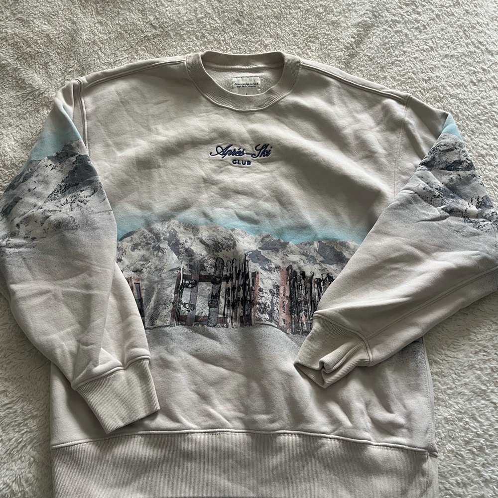 Abercrombie & Fitch Cream Crewneck Sweatshirt with Mountain Graphic